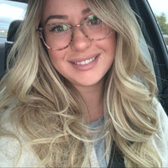 Meet your Posher, Angela - Picture 1 of 1